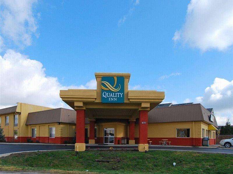 Baymont By Wyndham Indianapolis East Hotel Bagian luar foto