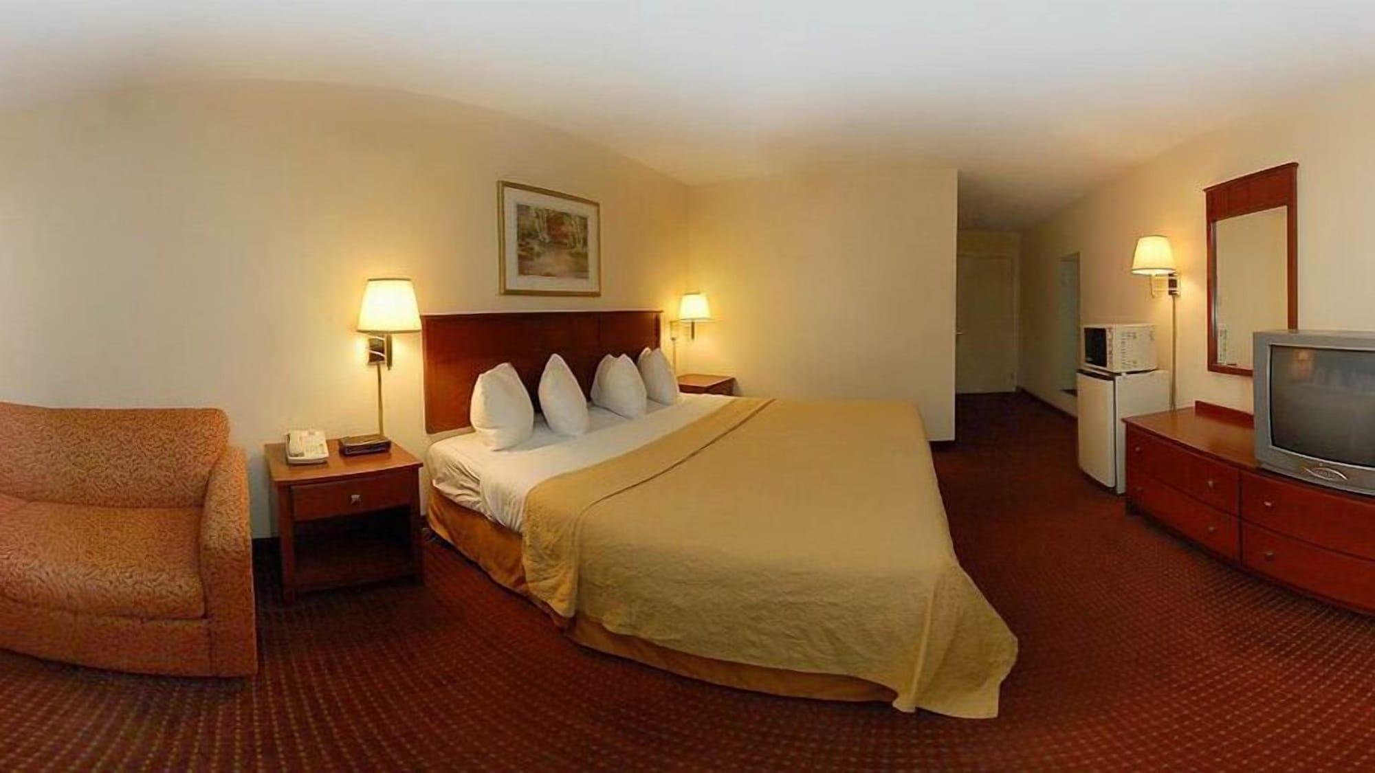 Baymont By Wyndham Indianapolis East Hotel Bagian luar foto