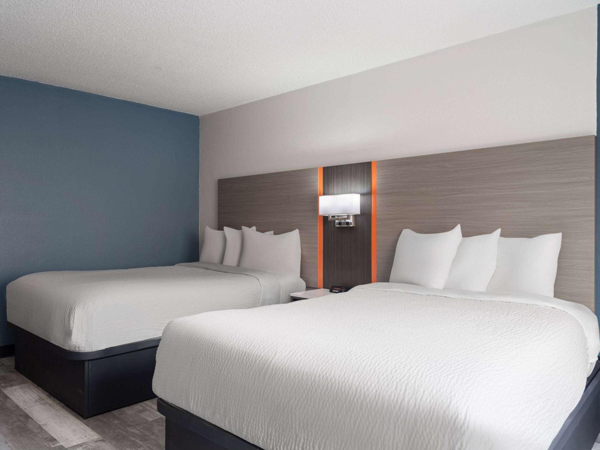 Baymont By Wyndham Indianapolis East Hotel Bagian luar foto