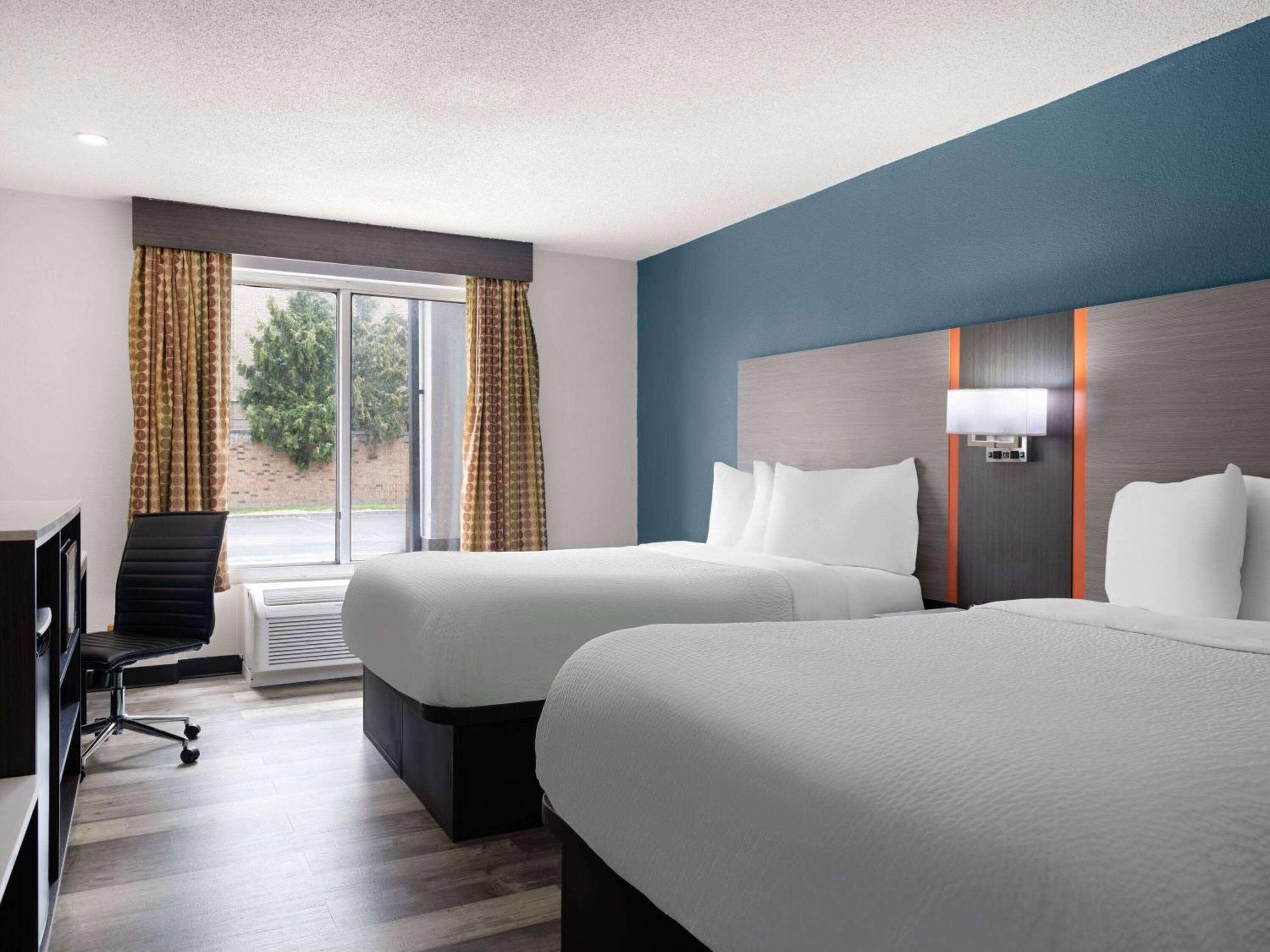 Baymont By Wyndham Indianapolis East Hotel Bagian luar foto