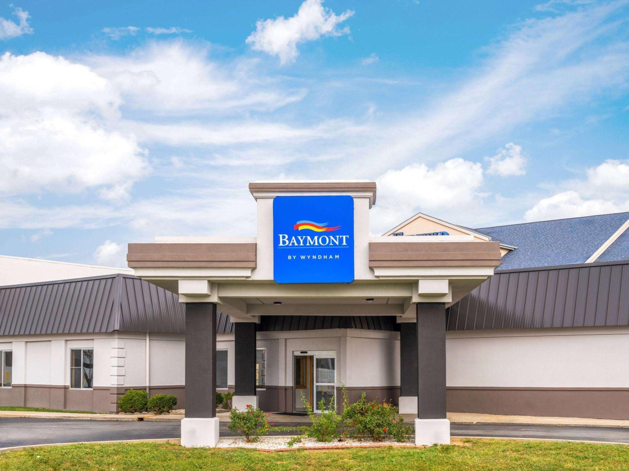 Baymont By Wyndham Indianapolis East Hotel Bagian luar foto
