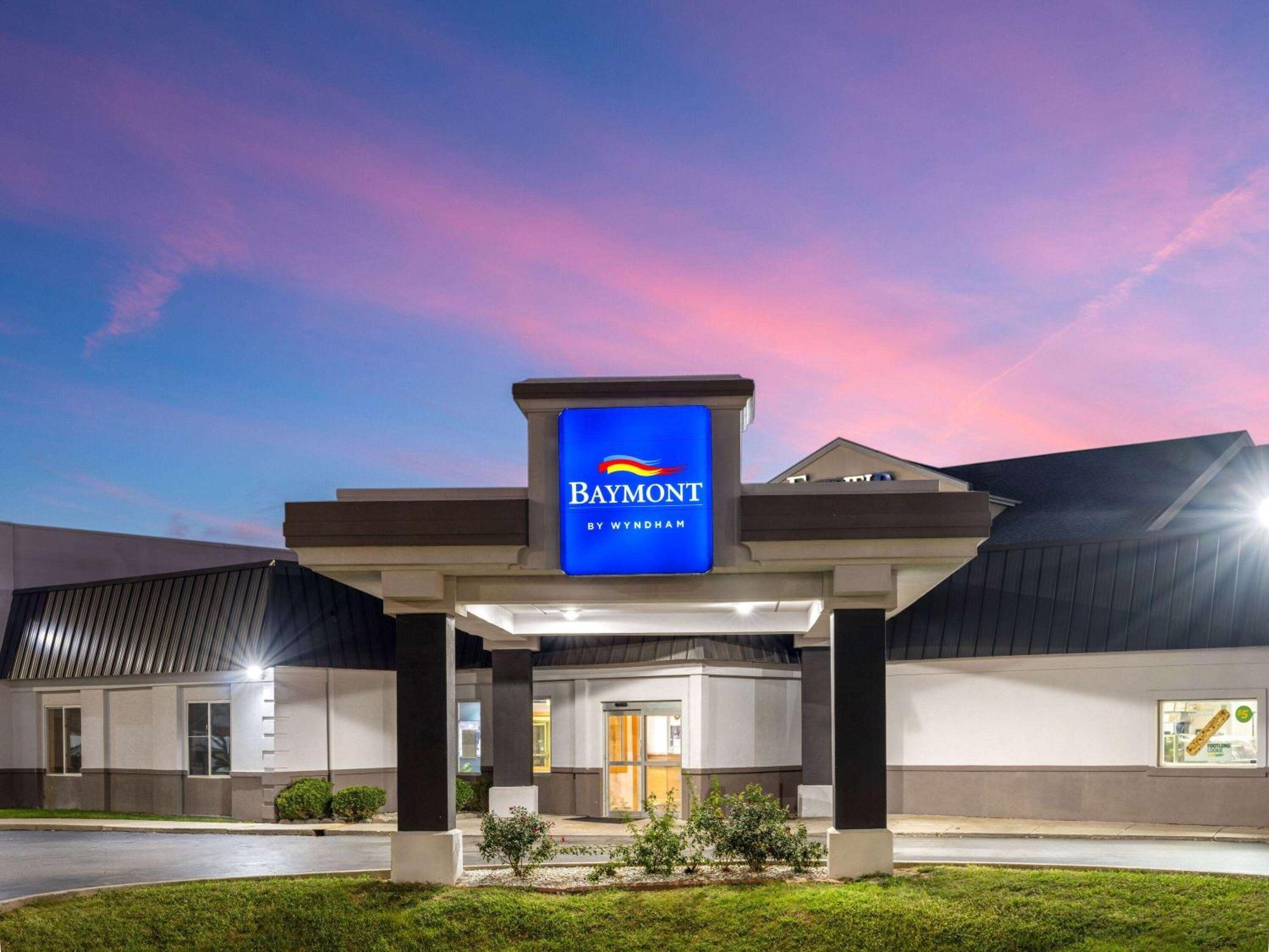 Baymont By Wyndham Indianapolis East Hotel Bagian luar foto